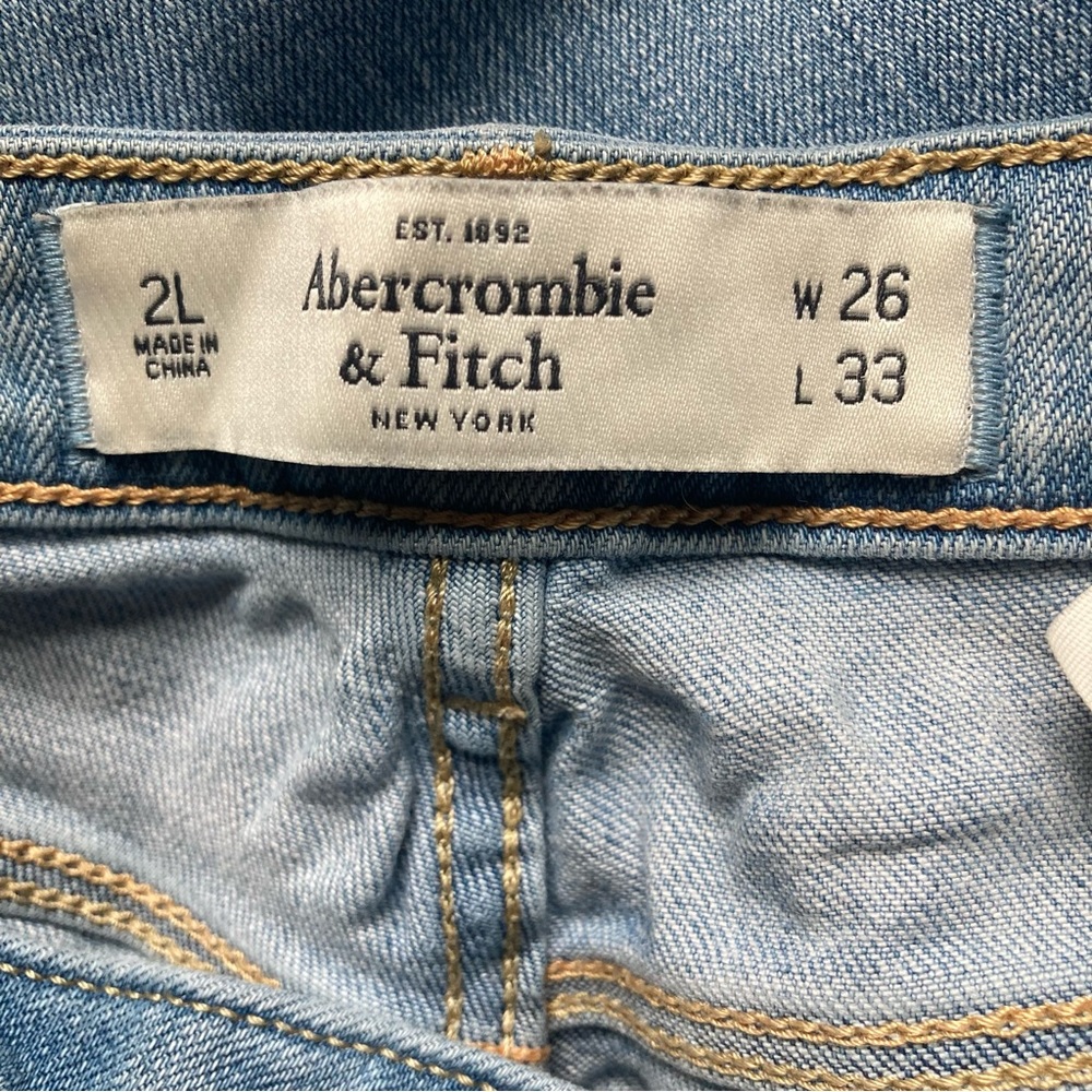 Abercrombie & Fitch Distressed Light Wash Straight Jeans size 2L - Picture 5 of 7